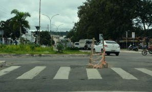 Avenida Crescêncio Silveira | surgimento de buraco dificulta mobilidade em Vitória da Conquista